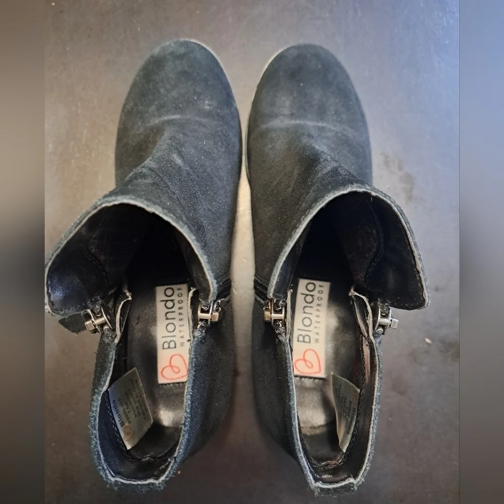 Blondo Linda Black Suede Ankle Boot   Size 7.5